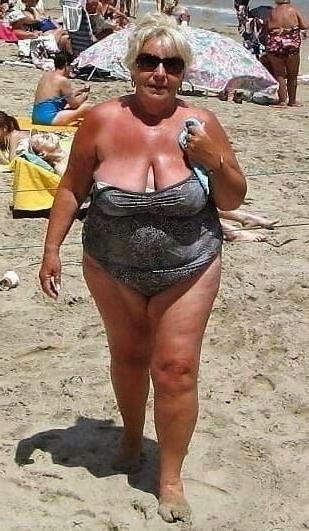 15P BBW matures and grannies at the beach 507