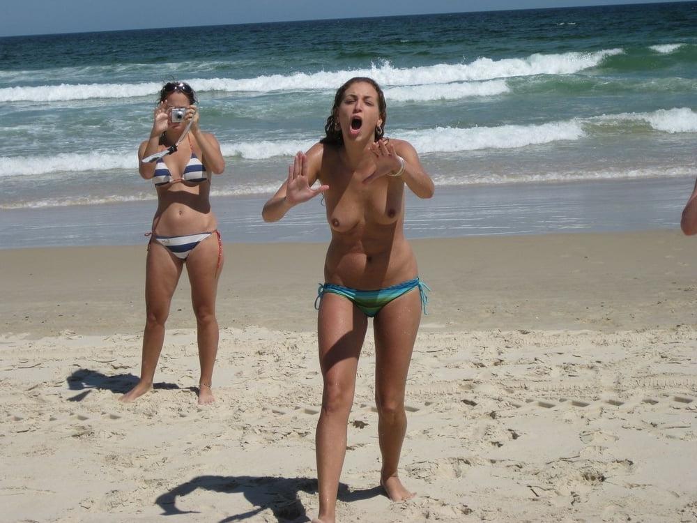 16P Beach Voyeur