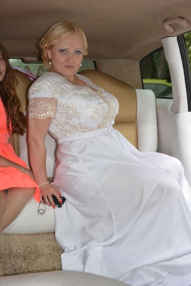 11P Busty Russian Woman 3679