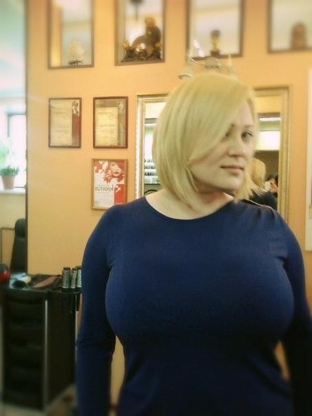 11P Busty Russian Woman 3679
