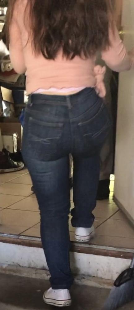 7P Thick butt tight jeans Latina wife