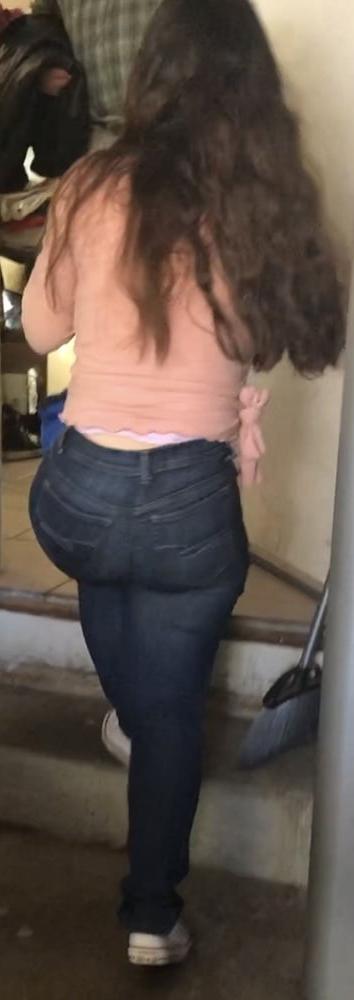 7P Thick butt tight jeans Latina wife