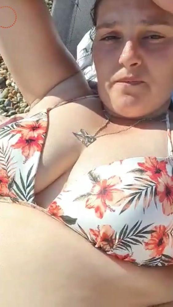 13P Bust woman live facebook romanian