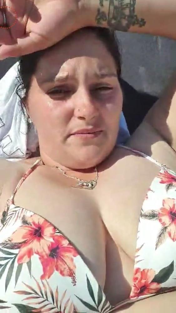 13P Bust woman live facebook romanian