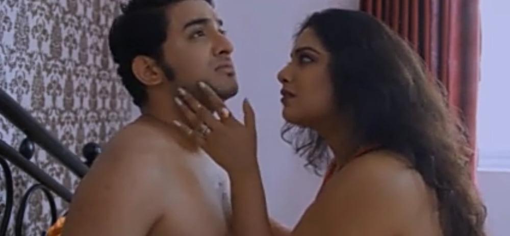 9P Padoswali bhabhi