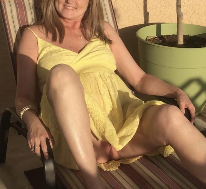 25P mature upskirt 2
