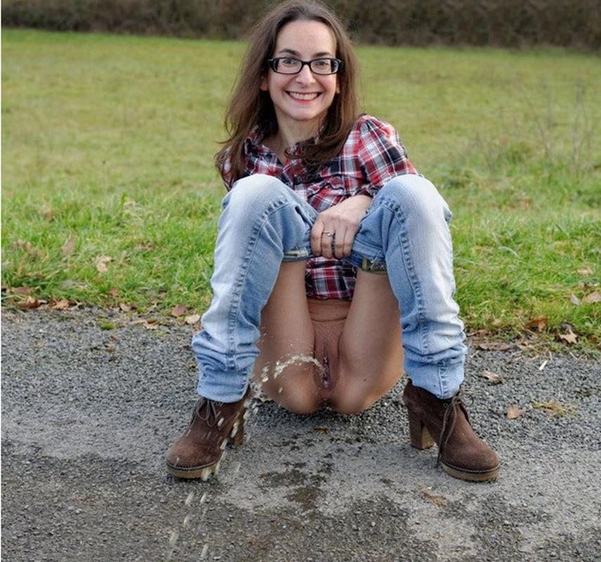 25P GIRLS PISSING