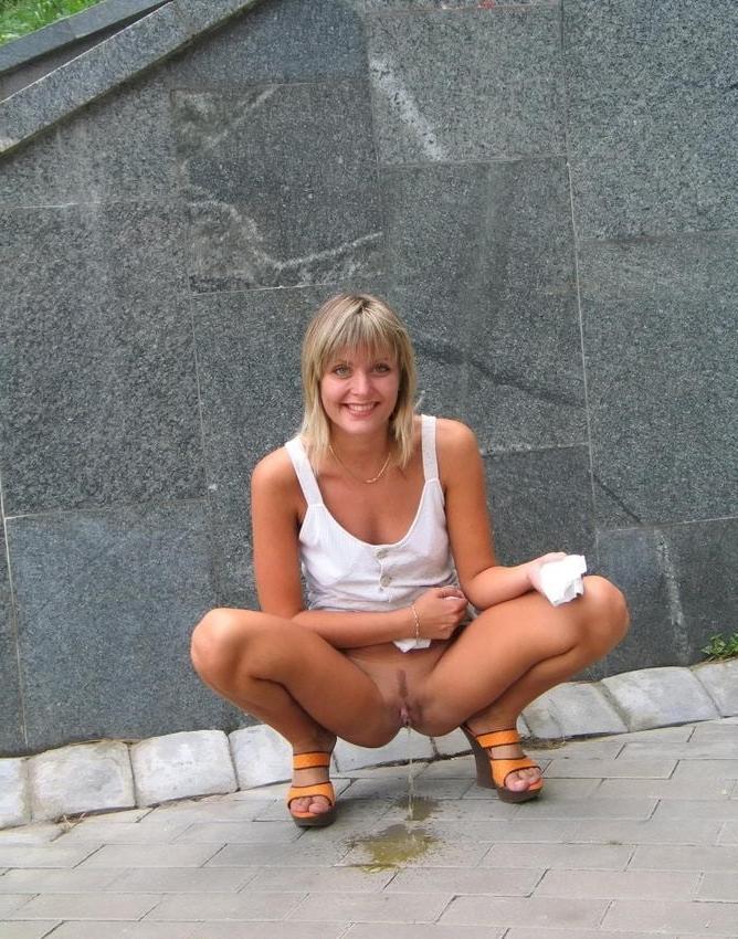 25P GIRLS PISSING