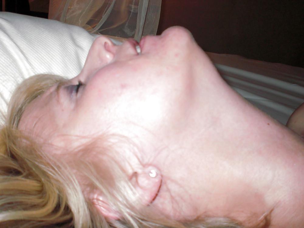 22P Blonde Milf in Threesome