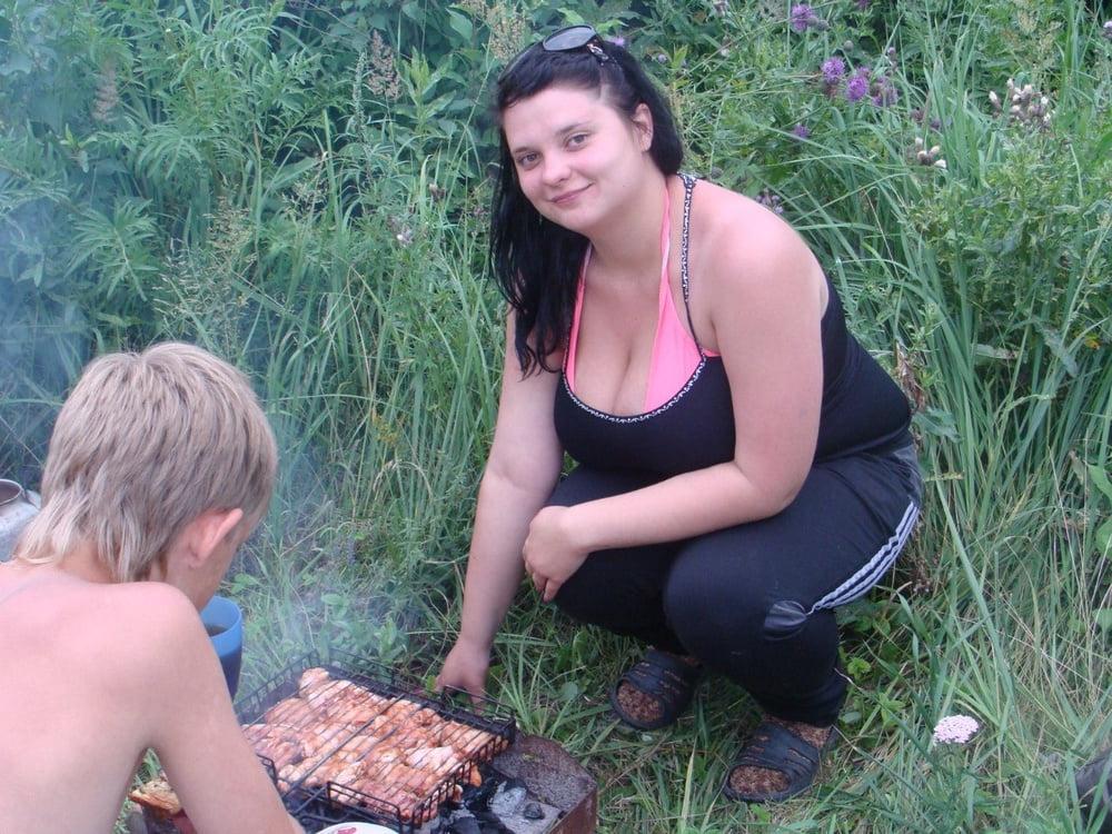 15P Busty Russian Woman 3675