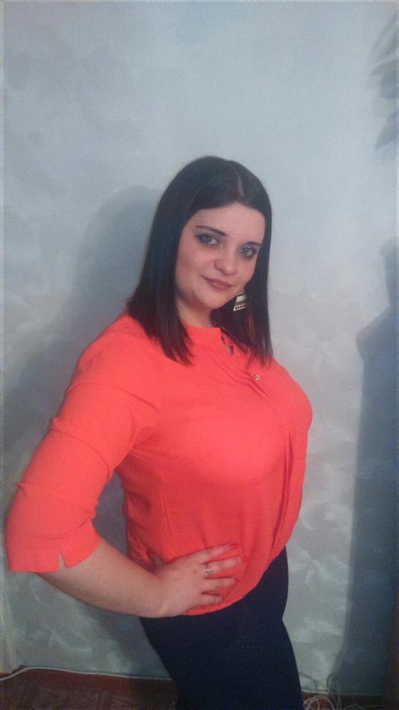 15P Busty Russian Woman 3675