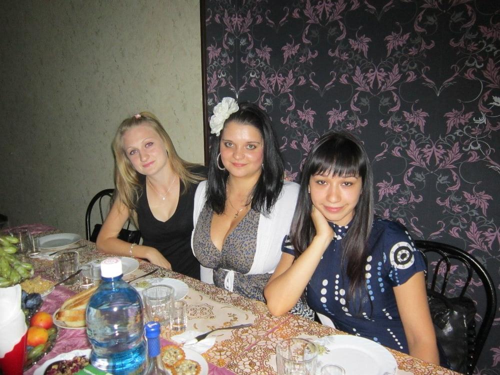 15P Busty Russian Woman 3675