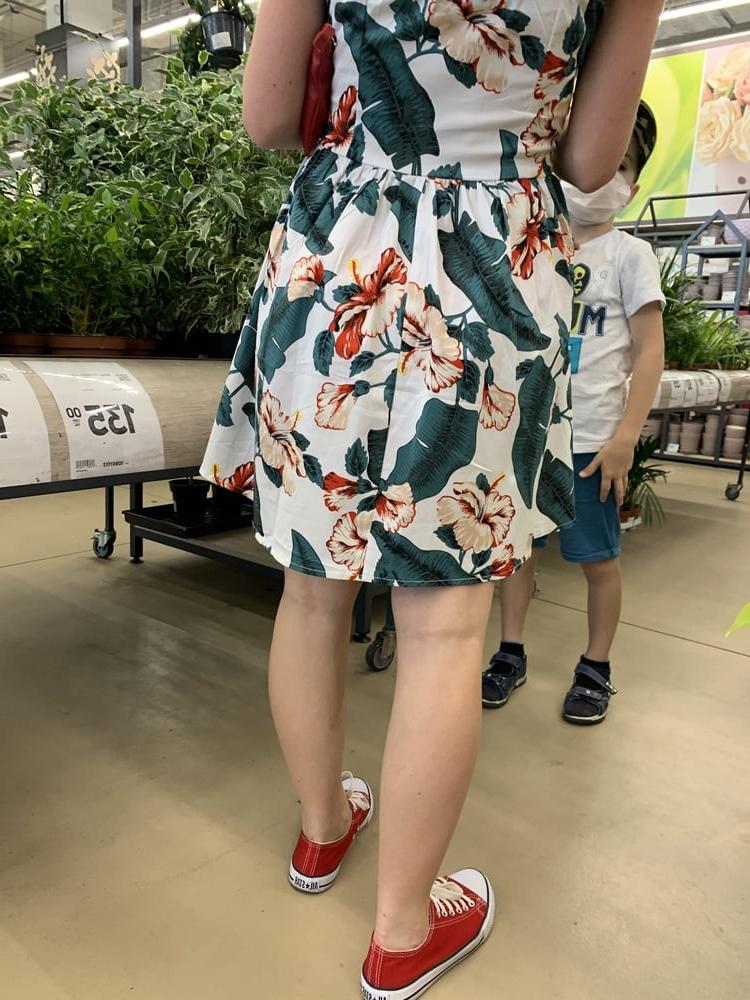 17P Mommy upskirt