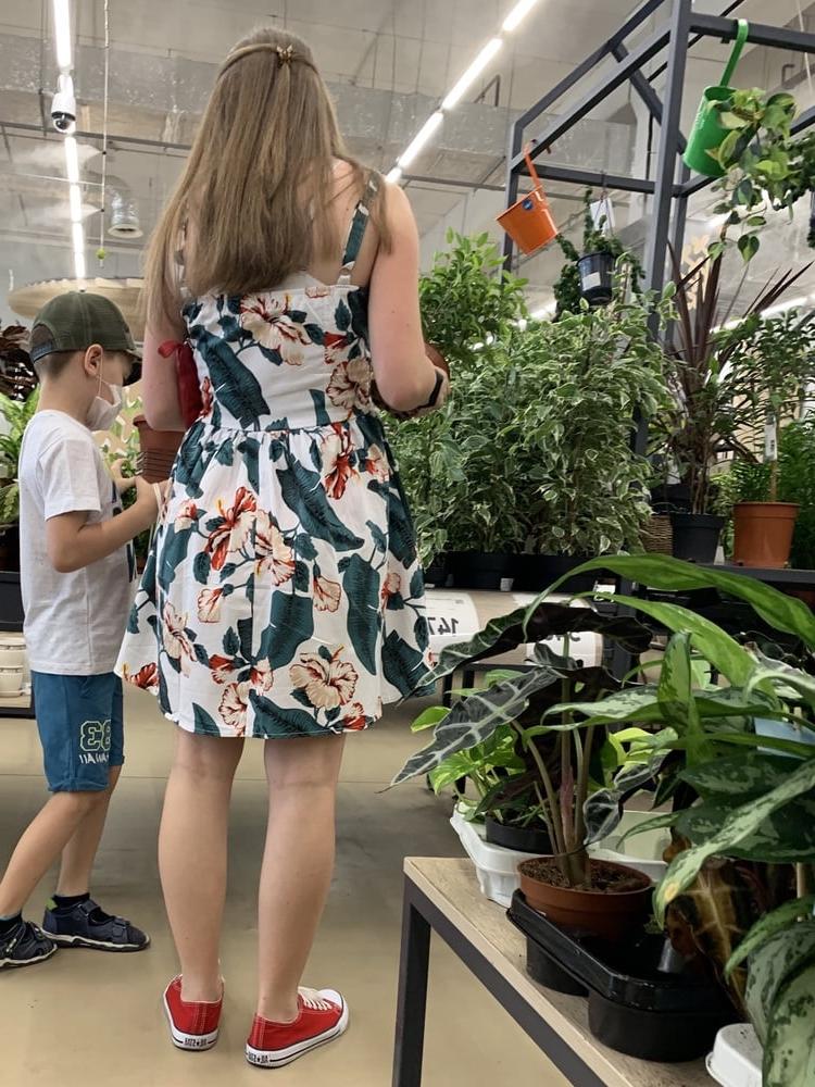 17P Mommy upskirt
