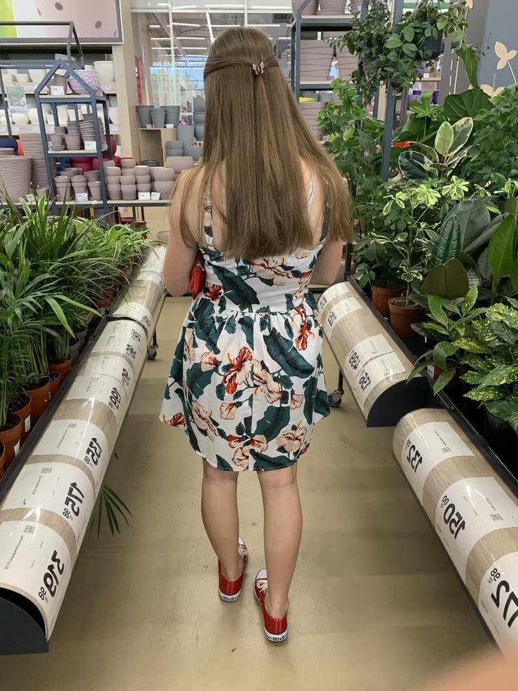 17P Mommy upskirt