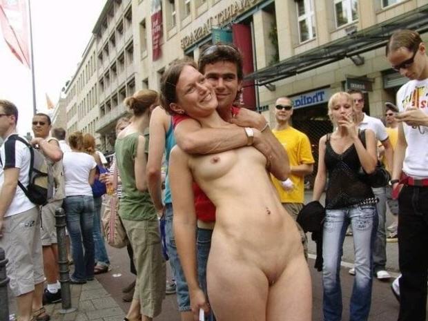 25P HOT STRIPPERS RISKING GROPING AND TICKLETORTURE