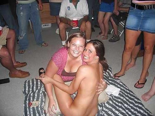 25P HOT STRIPPERS RISKING GROPING AND TICKLETORTURE