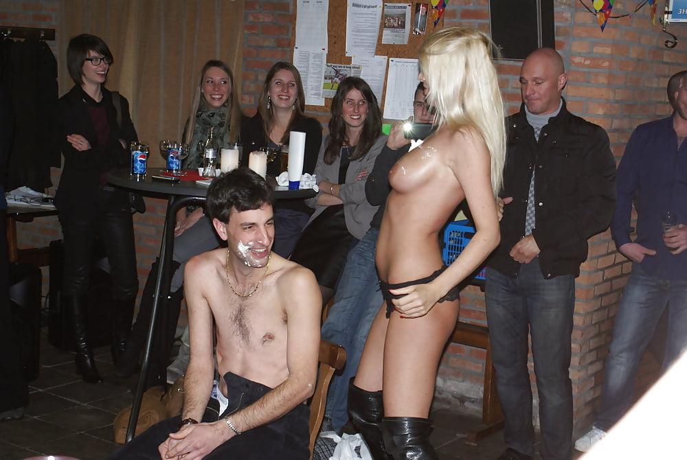 25P HOT STRIPPERS RISKING GROPING AND TICKLETORTURE