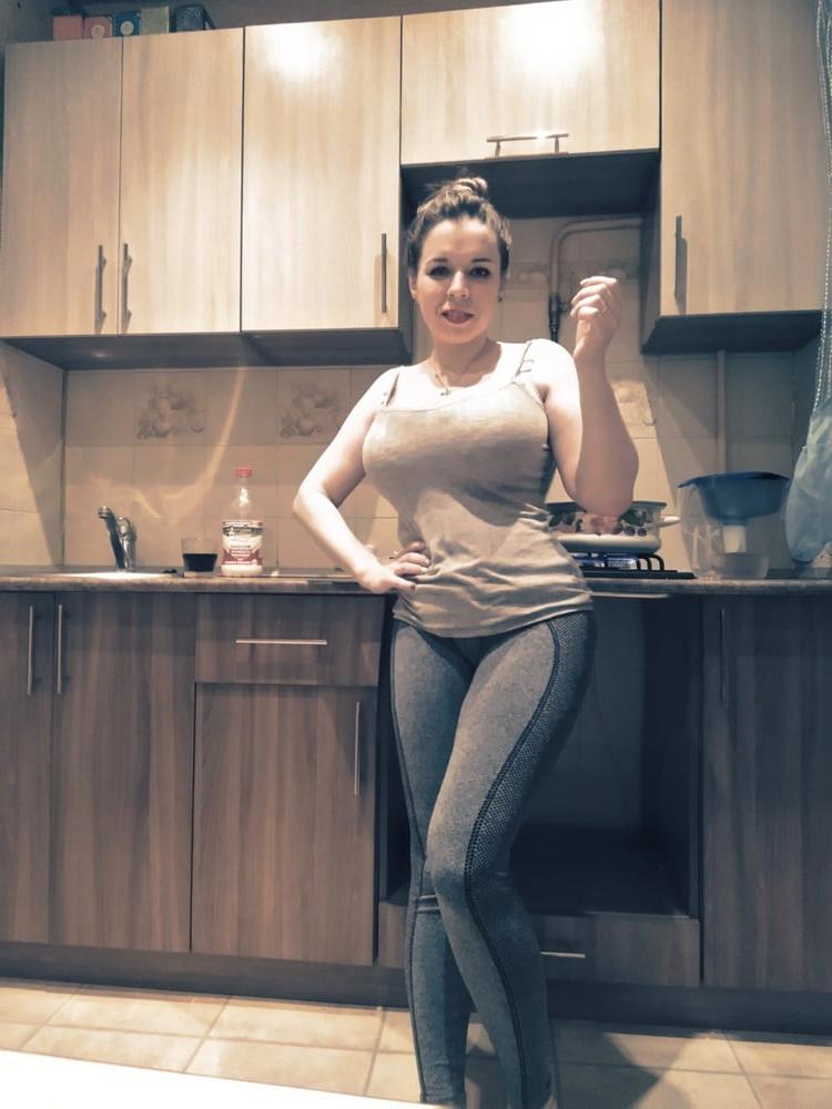 12P Busty Russian Woman 3674