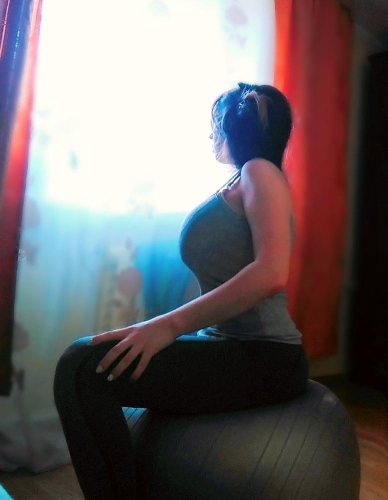 12P Busty Russian Woman 3674