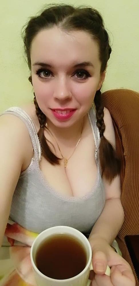 12P Busty Russian Woman 3674