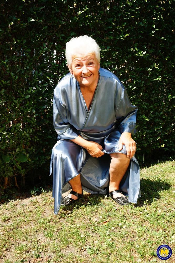 18P Vera D Granny
