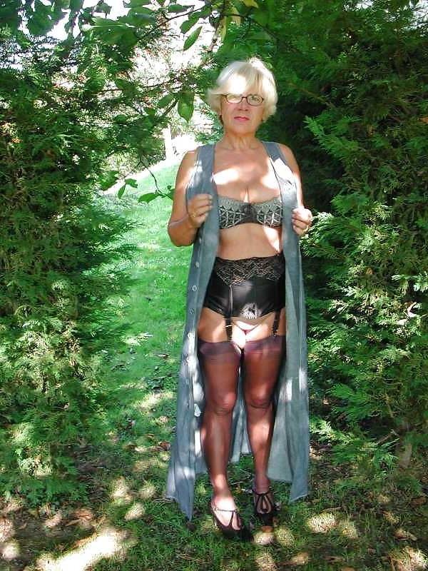 25P Granny Annick 4.