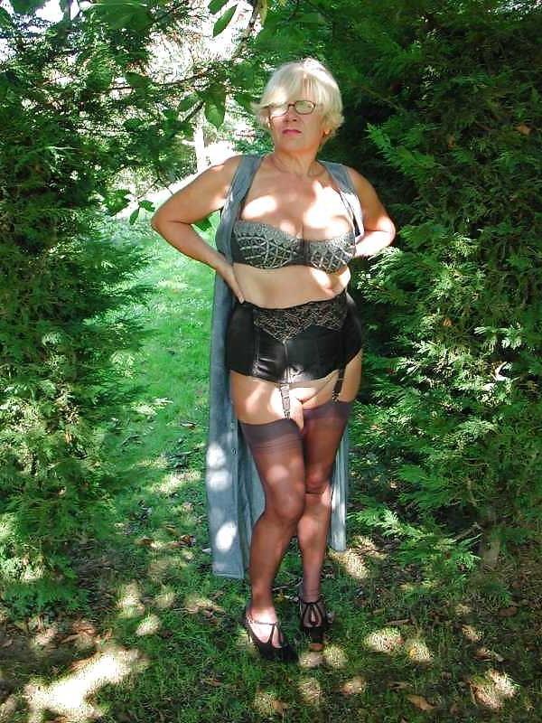 25P Granny Annick 4.