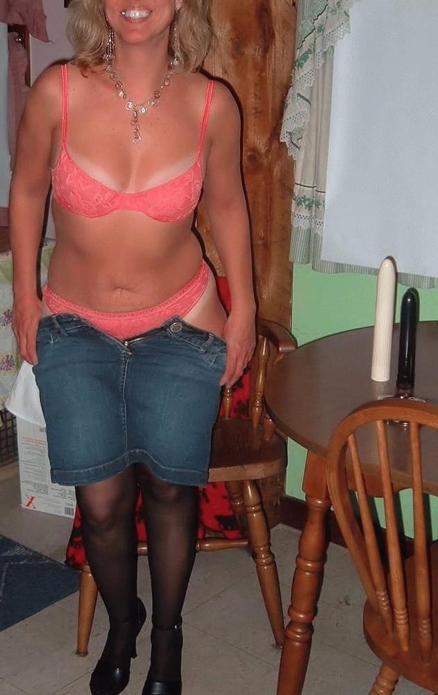 25P mature denim upskirt 2