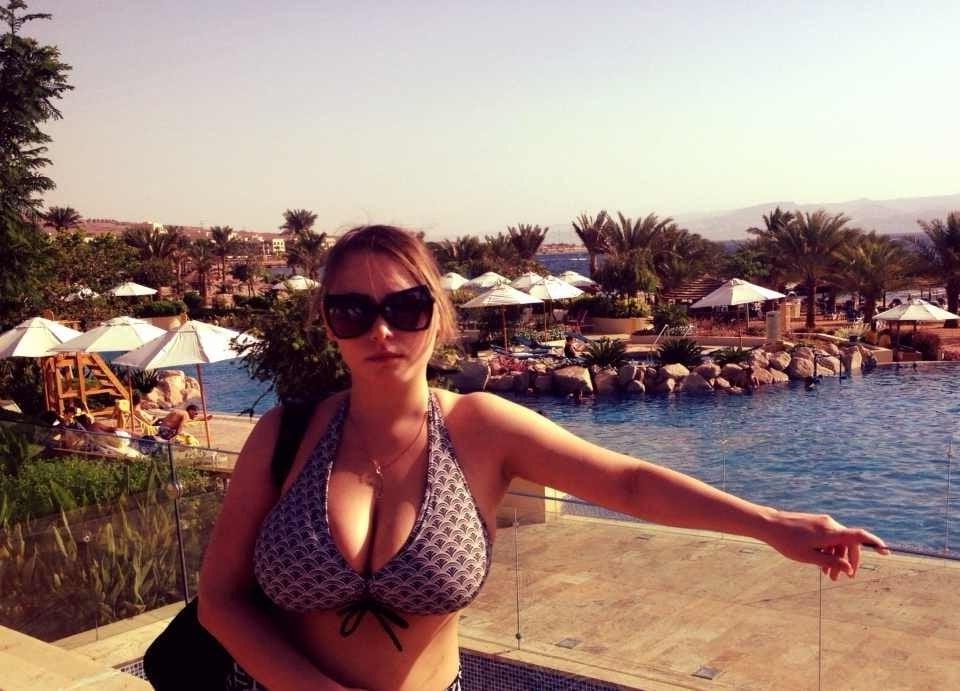 18P Busty Russian Woman 3673