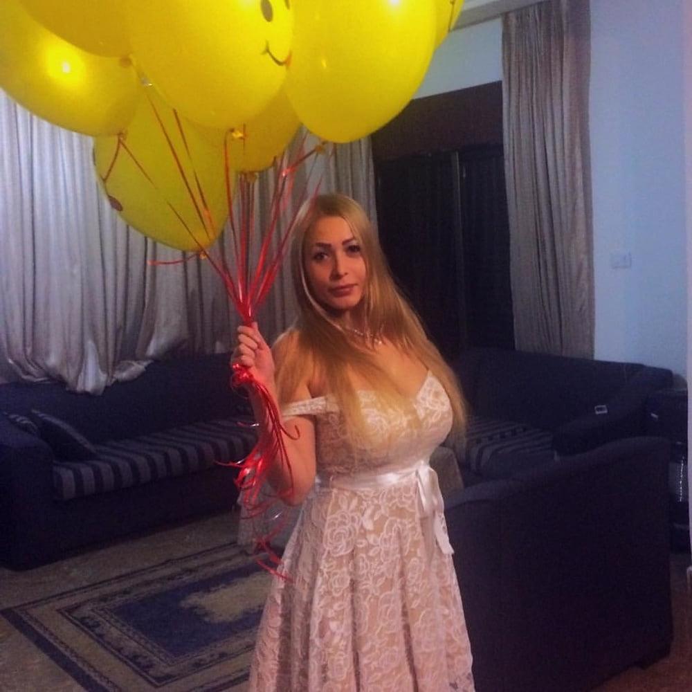 18P Busty Russian Woman 3673