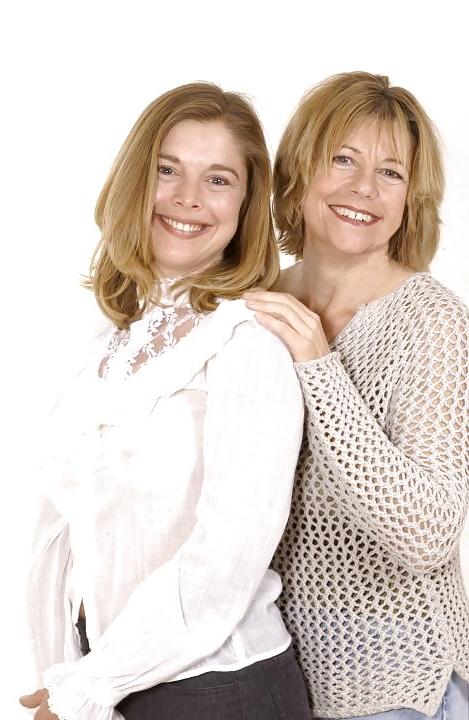 11P Mom and daughter's friends 2