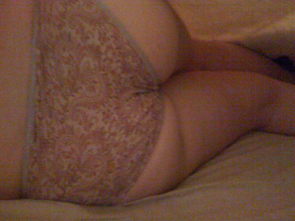 20P Wifes butt in panties