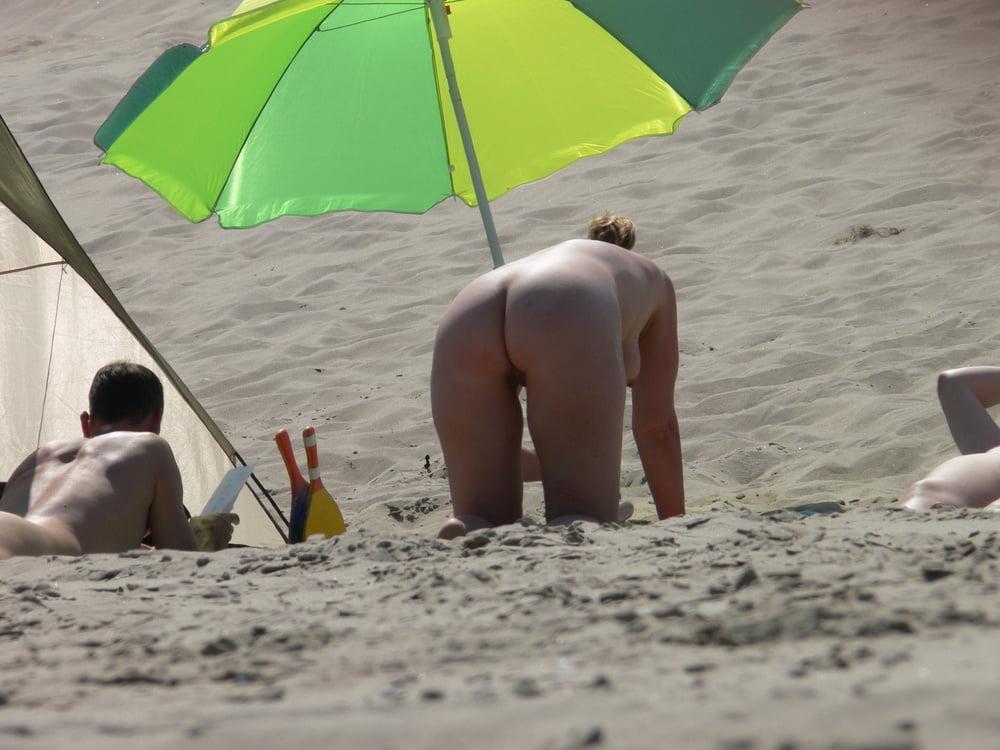 22P Beach Voyeur