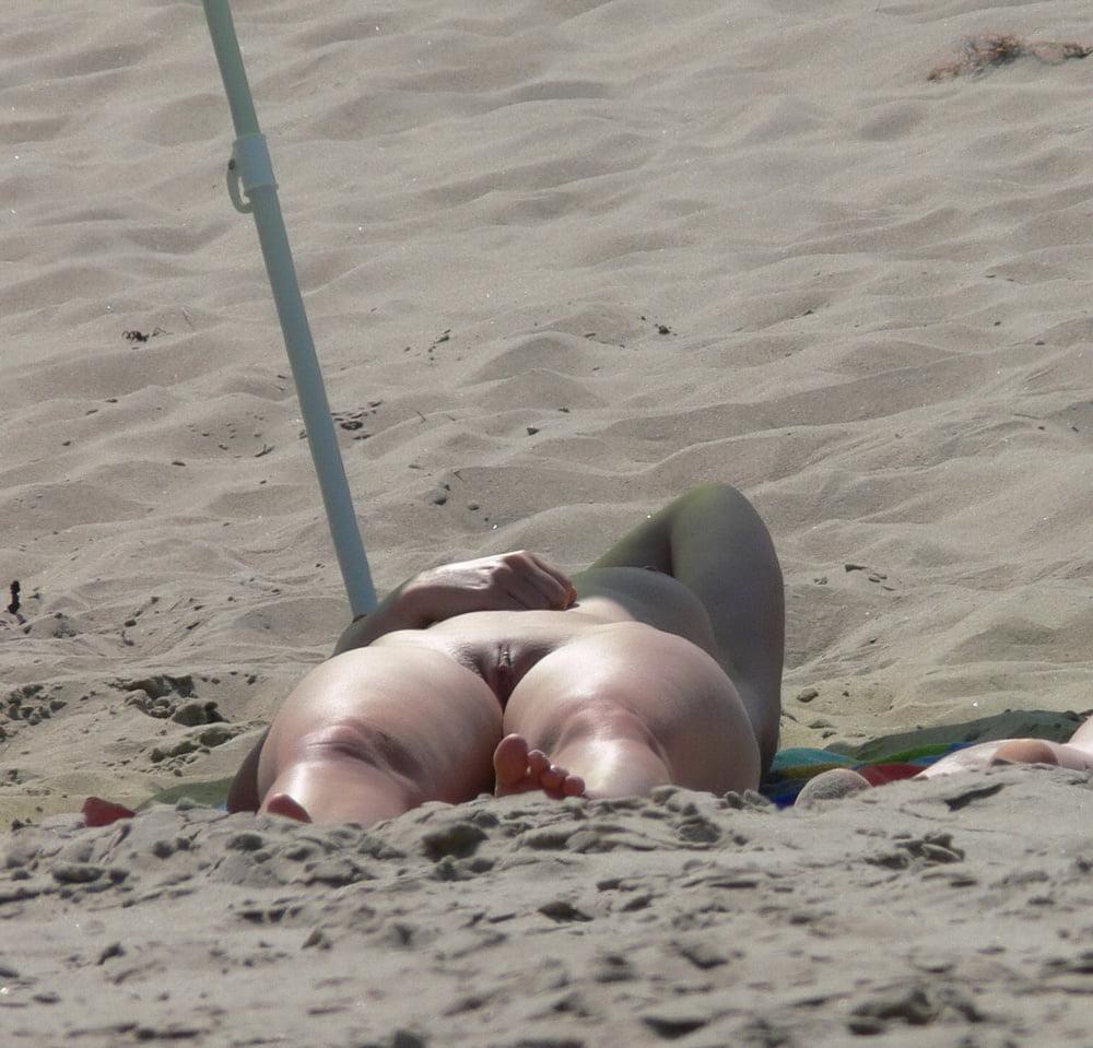 22P Beach Voyeur