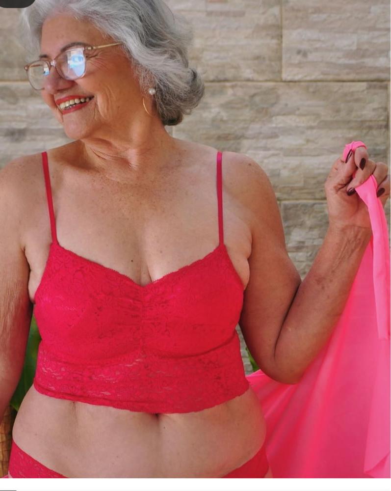 25P LATIN GRANNY 2