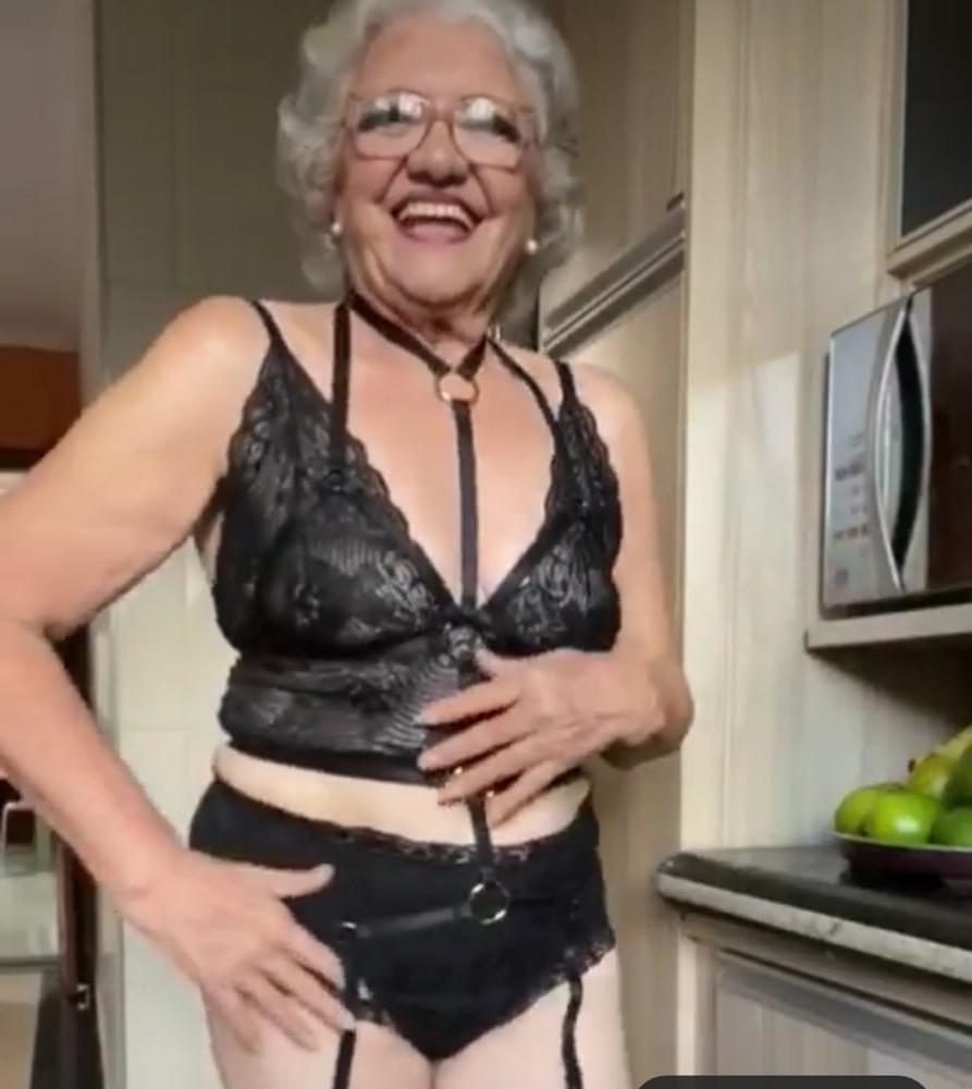 25P LATIN GRANNY 2