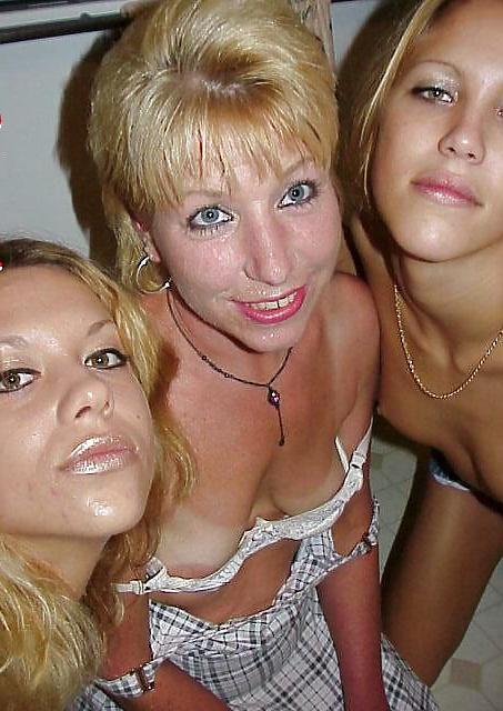 25P Mom and daughter's friends 4