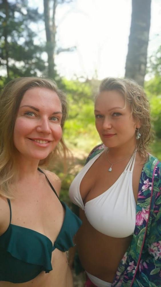 12P Busty Russian Woman 3671