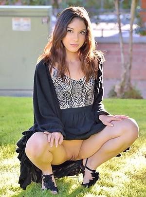 25P upskirt