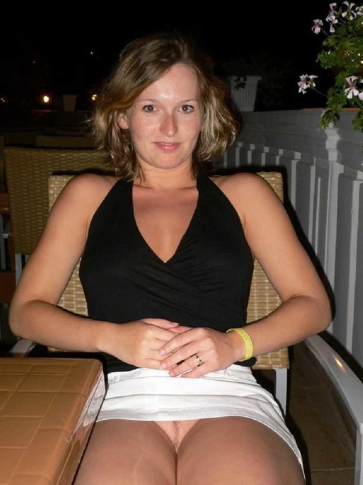 25P upskirt