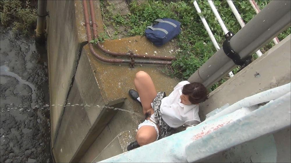 25P Japanese pissing girls 2