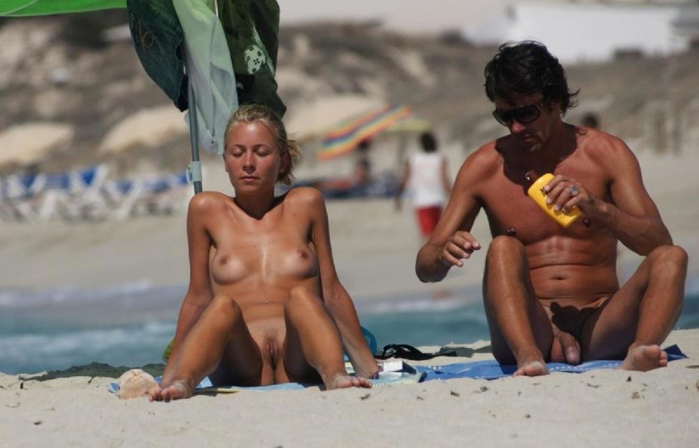 21P Beach Voyeur