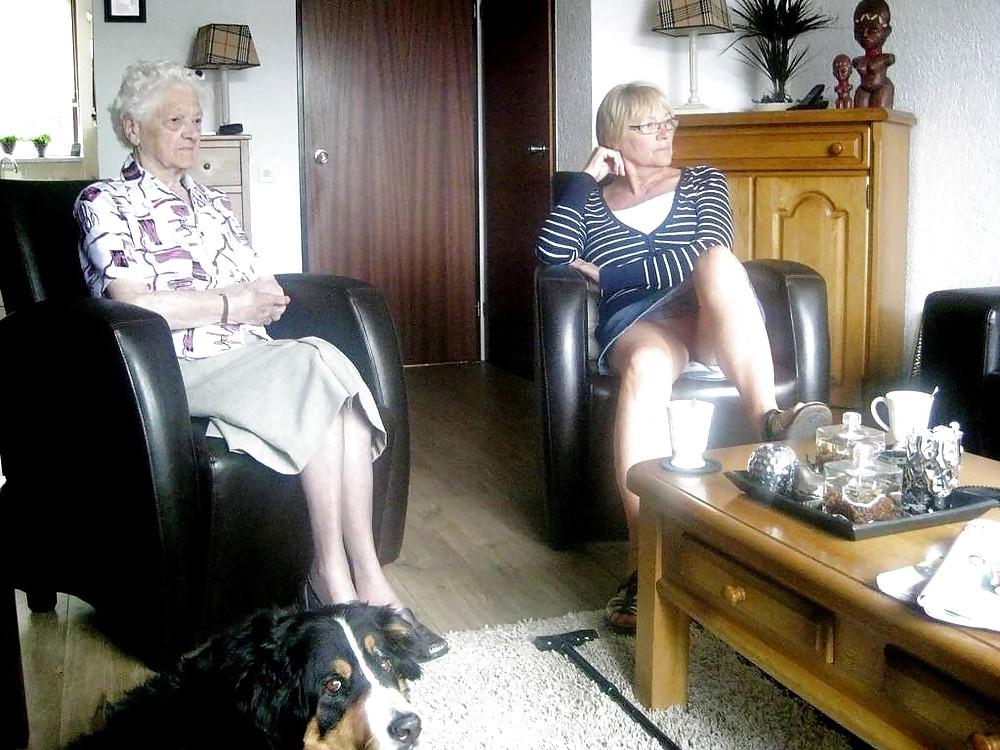 25P Upskirt pussy