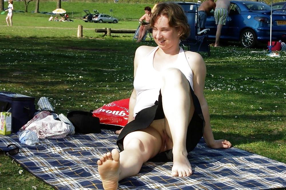 25P Upskirt pussy
