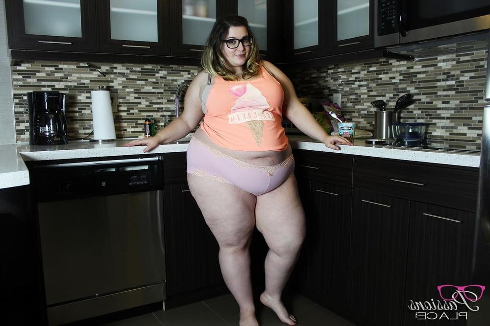 25P non nude fatty's 03