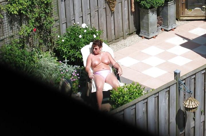 15P Matures voyeur