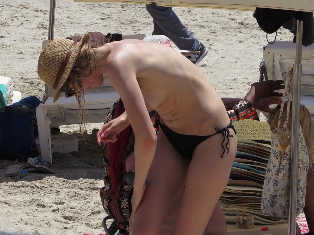 12P Beach Voyeur