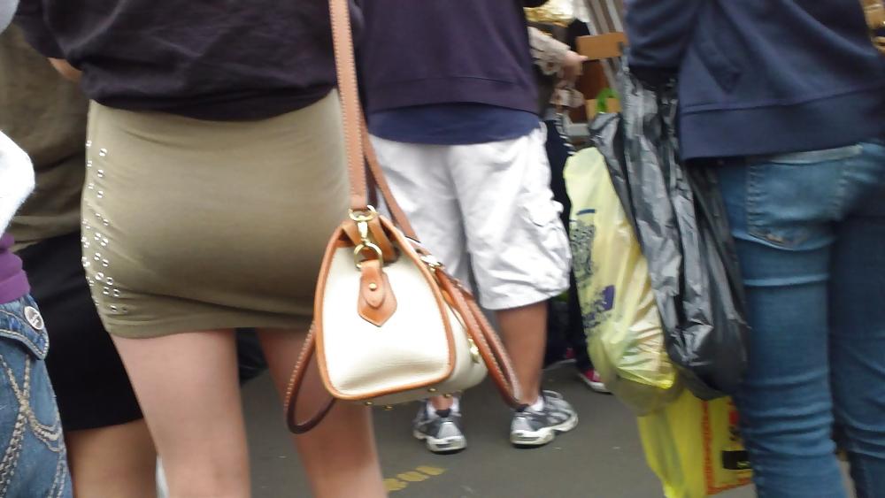 25P Teen girl in short tight skirt with nice ass & butt