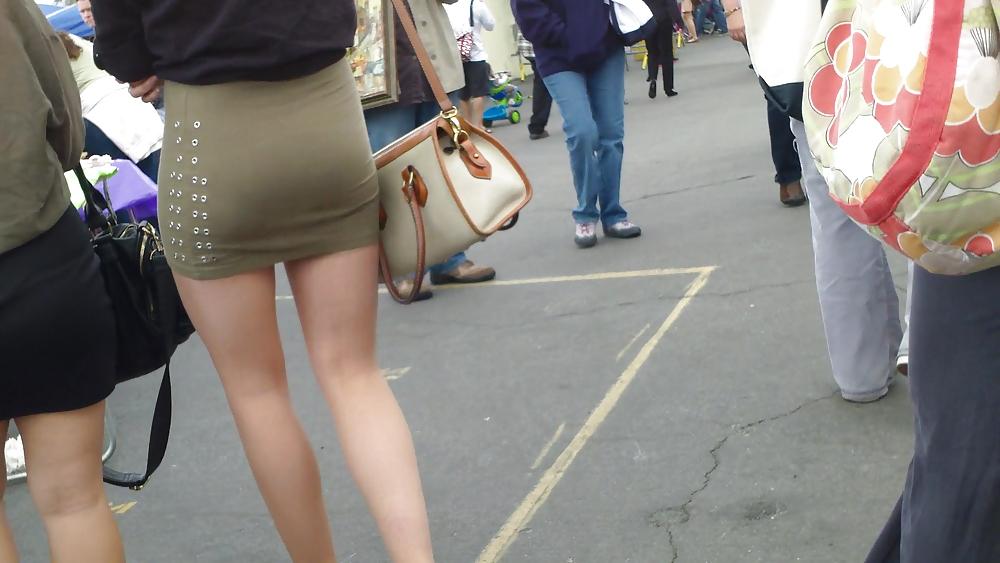 25P Teen girl in short tight skirt with nice ass & butt